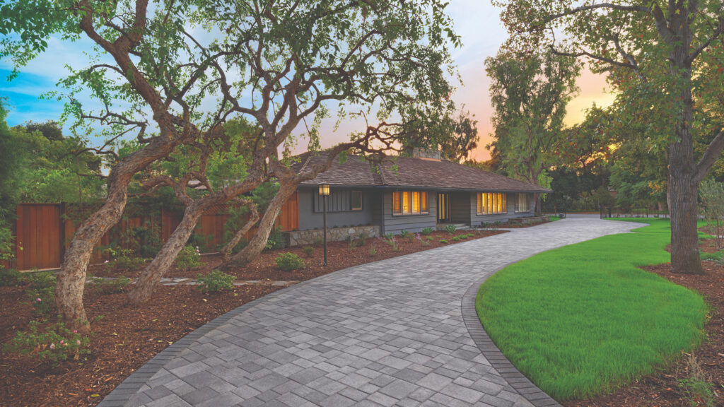 Luxury paver hardscape